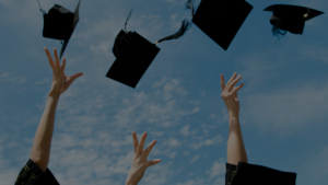 estudantes universitarios festejam